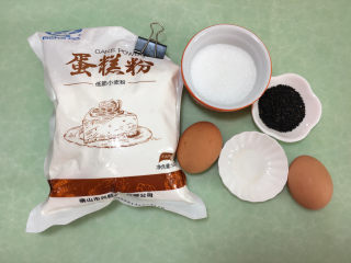 1、芝麻薄脆饼,准备材料。