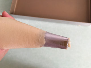 9、杏仁瓦片酥,面糊放入裱花袋中。