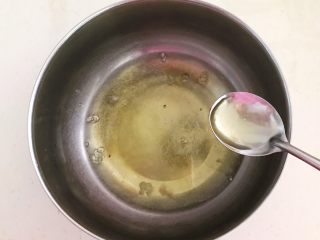 12、酸奶蛋糕,在蛋清里加入半勺柠檬汁