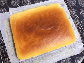 30、酸奶蛋糕,晾凉后撕去油纸