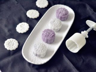 16、紫薯冰皮月饼,淡淡的紫，颜值高吗？