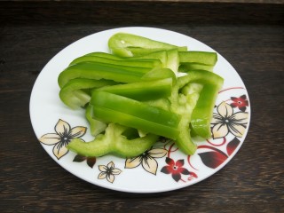 3、厨房挑战+荤菜+肉丝小炒,青灯笼椒切丝