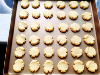 10、玛格丽特饼干,上色均匀后出上色均匀后出炉冷却炉冷却