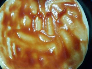 3、培根披萨,在刷入番茄酱