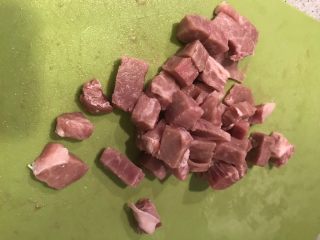 3、牛肉串（热量低）,切成小块儿