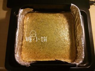 10、伯爵奶茶芝士蛋糕,送入预热好175℃的烤箱中层烤55分钟后取出.