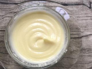 15、扭一扭，舔一舔，再泡一泡,继续搅拌，让三种材料均匀融合