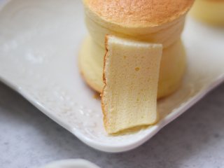 18、轻乳酪蛋糕(芝士蛋糕),醇香美味,蛋糕柔软细腻,美味