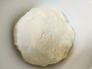 5、~创意披萨☺,揉均匀。