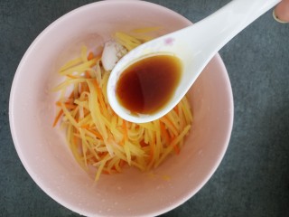 12、凉拌土豆丝胡萝卜丝,一勺醋