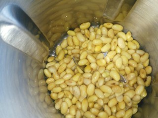 1、枸杞豆浆,黄豆提前泡好。