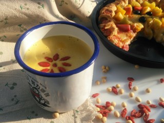 5、枸杞豆浆,配上水果披萨，营养早餐开始了！