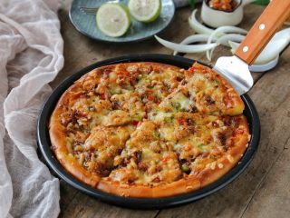 16、披萨酱,我做的黑胡椒鸡肉披萨，很好吃