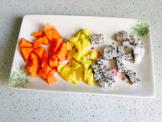 4、什锦水果披萨,木瓜，芒果和火龙果用烤箱烤出水分