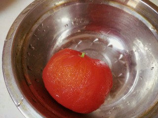 7、自制火腿披萨,西红柿小锅里煮烂放入点细砂糖备用做番茄酱