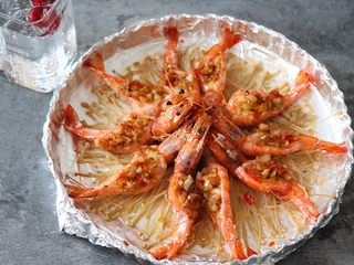 13、蒜蓉烤虾,美味出炉