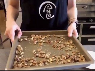 1、核桃酥,核桃150度烤10分钟左右