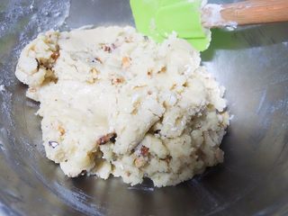 5、核桃酥,	加核桃碎所有材料混合备用