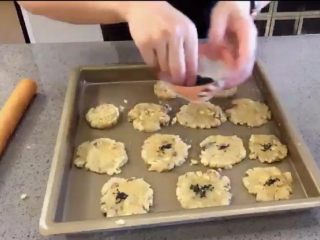 9、核桃酥,撒一点点芝麻