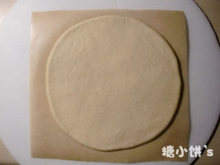 2、愤怒的小鸟披萨,面皮材料除黄油以外混合揉出膜之后再加黄油揉成光滑均匀的面团