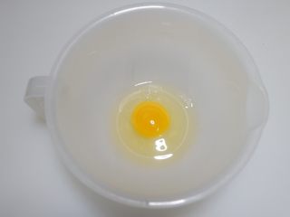 3、卡通面包超人便当「10」,鸡蛋打入容器