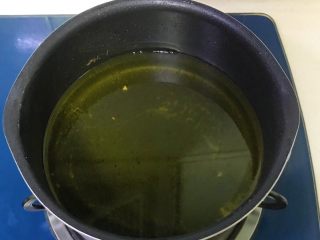 19、土豆糯米芝麻丸子,大火把油烧热到8成