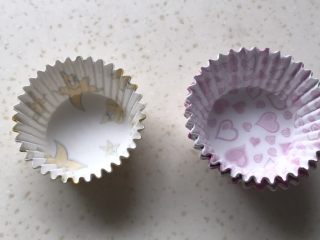 22、土豆糯米芝麻丸子,准备好纸托