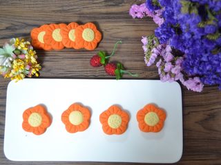 26、黄金芝士太阳花饼干,成品。