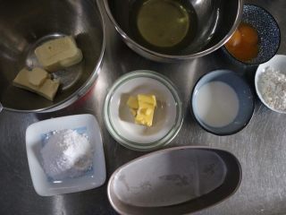 1、轻乳酪蛋糕,食材称重备用