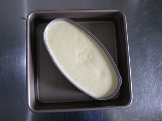 18、轻乳酪蛋糕,采用水浴法，容器内到入3cm高的温水