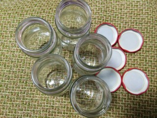 6、不用等到腊八就让你吃上――腊八蒜,容器要无水无油,最好用开水烫过晾干