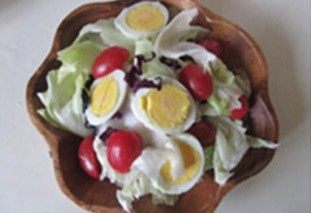 11、馒头的华丽转身---鸡蛋沙拉VS黄金馒头,再将鸡蛋也放入碗中