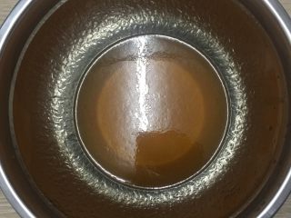 3、莲蓉蛋黄月饼(Moon Cake)#中秋食饼记#,然后搅拌均匀