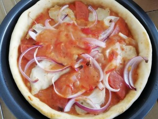 8、蜜汁鸡胸火腿烤披萨,好吃的披萨饼就完成啦!