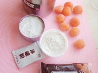1、苏式月饼《蛋黄酥》,所需材料