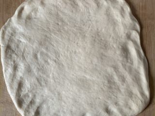 4、菠萝披萨,擀大