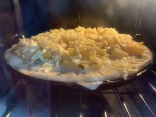 31、菠萝披萨,预热烤箱180度