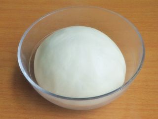 3、水果披萨,将面团发酵至2倍大。