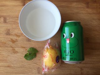 1、莫吉托(改良版),准备好食材;