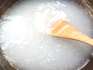 7、豌豆凉粉,一直搅拌的全透明，就好了