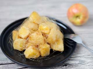 18、拔丝苹果 百分百成功 附炒糖过程最详细图解 适合各种拔丝菜品,成品图。