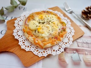 14、快手鸡蛋火腿飞饼披萨,很好吃哦～不输传统披萨。