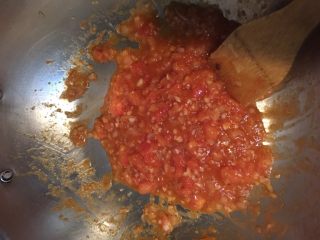 3、什锦披萨,翻炒刚备好的蔬菜，直至水分蒸发