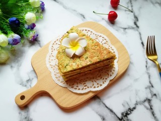 11、蒜苔尖鸡蛋饼,切片食用。