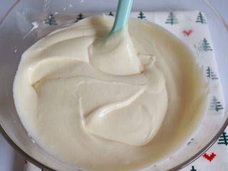 22、抹茶提拉米苏,这是最后彻底翻拌均匀的状态