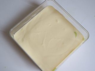 24、抹茶提拉米苏,然后铺一层奶酪糊盖住手指饼干