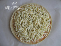 5、蓝纹奶酪披萨,蓝纹奶酪切碎，马苏里拉芝士切条，均匀铺在表面上