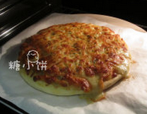 6、蓝纹奶酪披萨,送入预热好190℃的烤箱中上层烤15-20分钟即可