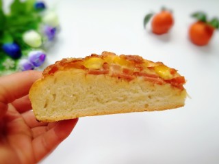 18、培根肉披萨,看看切面，就喜欢这厚厚的饼底。