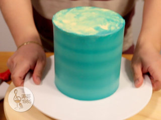 23、基础滴落蛋糕，可以做出无限种高大上的造型,24、然后再把蛋糕放进冰箱的保鲜层冷藏